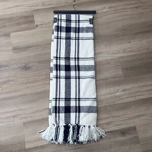 NWT Vince Camuto Oversized Plaid Fringe Throw Blanket